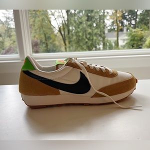 Nike Women’s Daybreak